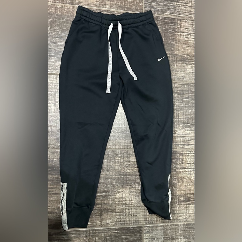Nike Black Tapered Sweatpants with Ribbed Cuffs